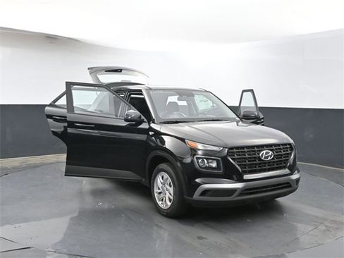 Used 2025 Hyundai Venue SE image 38