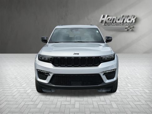 Used 2024 Jeep Grand Cherokee Limited w/ Black Appearance Package AWD/4WD image 3