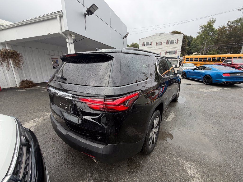 Used 2023 Chevrolet Traverse LT w/ LT Premium Package AWD/4WD image 5