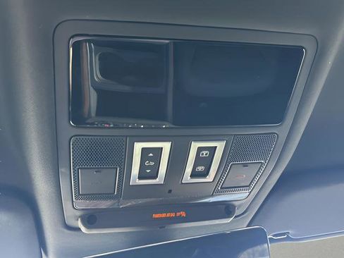 Used 2023 Land Rover Defender 110 X image 30