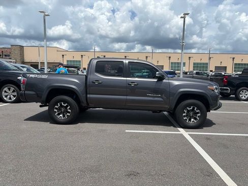 Used 2020 Toyota Tacoma TRD Off-Road w/ Technology Package AWD/4WD image 2