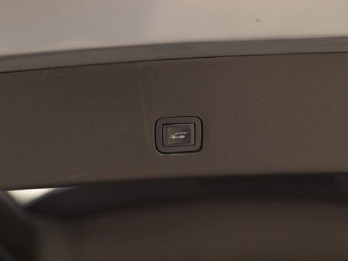 Used 2018 Chevrolet Traverse Premier w/ Driver Confidence II Package image 33