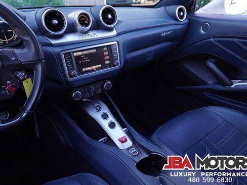 Used 2015 Ferrari California T image 9