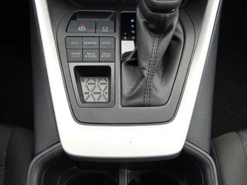 Used 2025 Toyota RAV4 XLE AWD/4WD image 18