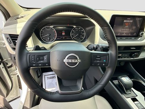 Used 2025 Nissan Rogue SV w/ SV Premium Package FWD image 40