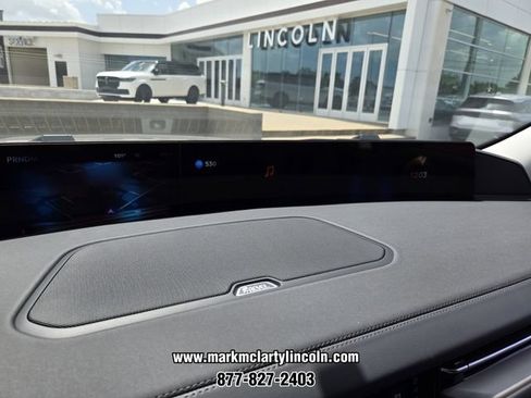 New 2027 Lincoln Navigator Premiere RWD image 21