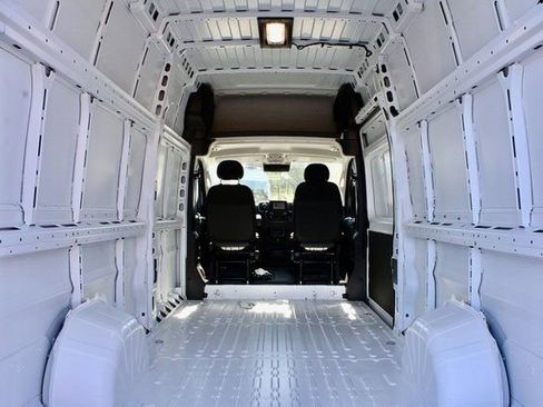 New 2024 RAM ProMaster 3500 w/ Quick Order Package 22G SLT image 9