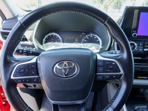 Certified 2023 Toyota Highlander XLE image 16