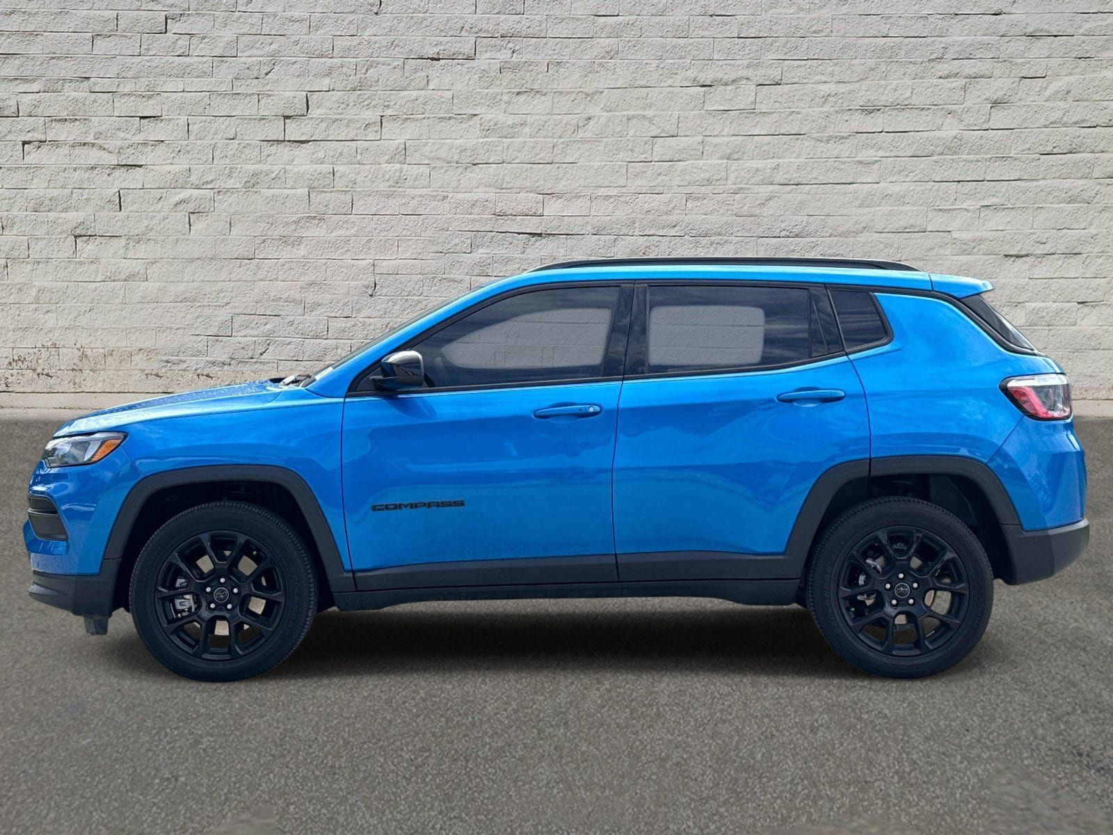 Used 2026 Jeep Compass Latitude w/ Quick Order Package 29K AWD/4WD image 2