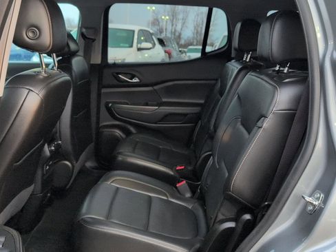 Used 2023 GMC Acadia SLT image 14