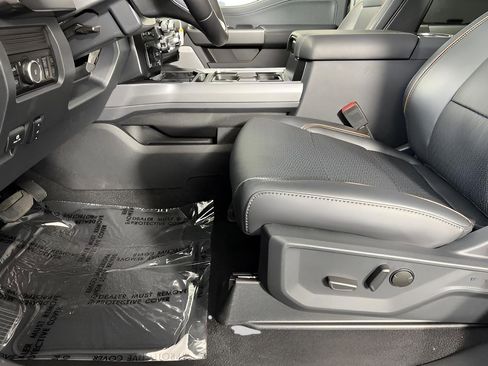 New 2025 Ford F350 Lariat w/ Black Appearance Package image 39