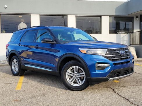 Used 2023 Ford Explorer XLT w/ Equipment Group 202A image 34