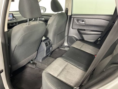 Used 2025 Nissan Rogue SV FWD image 19