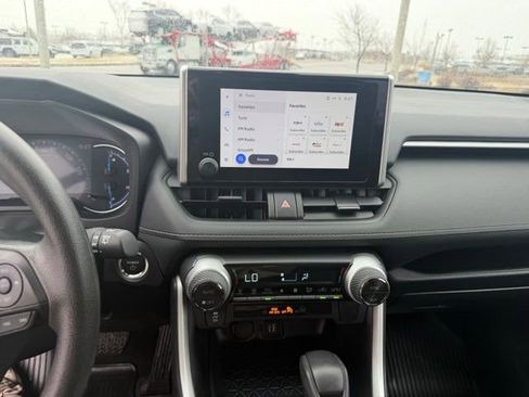 Used 2025 Toyota RAV4 XLE image 19