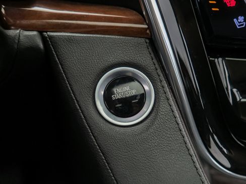 Used 2017 Cadillac Escalade ESV Luxury image 25