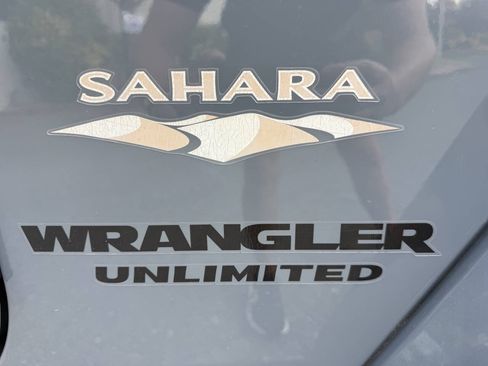 Used 2015 Jeep Wrangler Unlimited Sahara w/ Connectivity Group AWD/4WD image 26