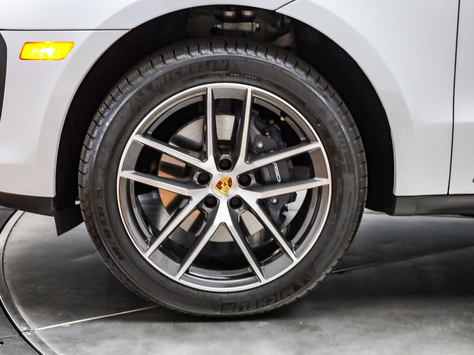 Certified 2026 Porsche Macan AWD/4WD image 10
