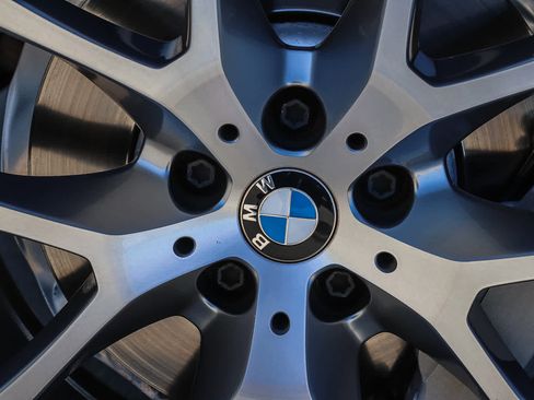 Used 2023 BMW X5 xDrive40i w/ Luxury Seating Package image 15