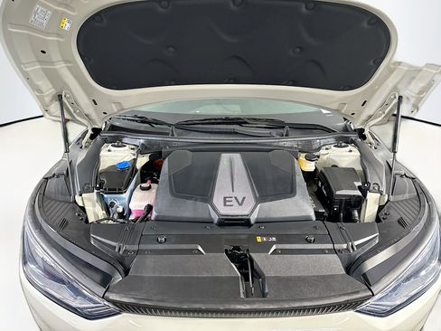 Used 2024 Kia EV6 Light image 33