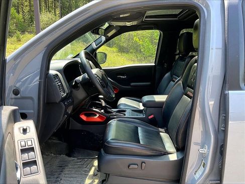 Used 2023 Nissan Frontier PRO-4X w/ Pro-4X Premium Package AWD/4WD image 8
