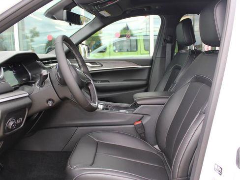 New 2025 Jeep Grand Cherokee Limited w/ Luxury Tech Group II image 11