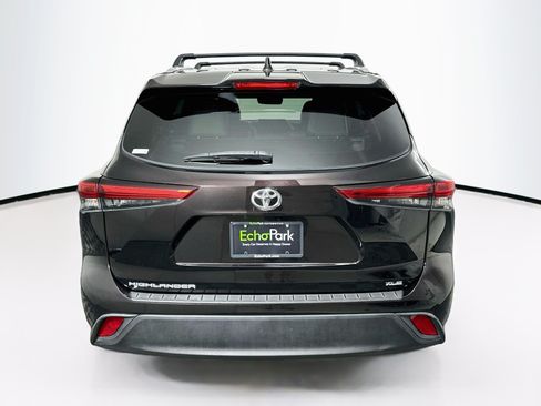 Used 2022 Toyota Highlander XLE FWD image 7