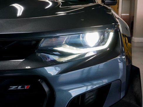 Used 2018 Chevrolet Camaro ZL1 image 79