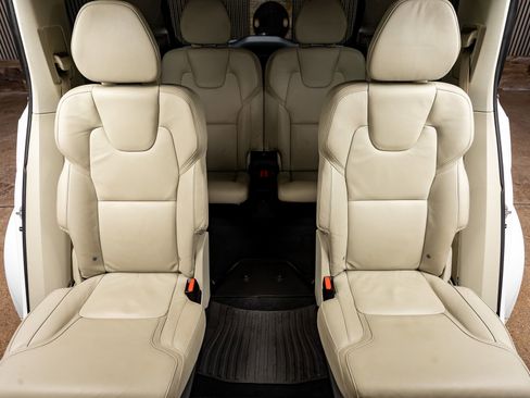 Used 2025 Volvo XC90 B6 Ultra w/ Protection Package Premier image 30