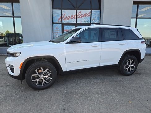New 2025 Jeep Grand Cherokee Limited w/ Luxury Tech Group II image 4