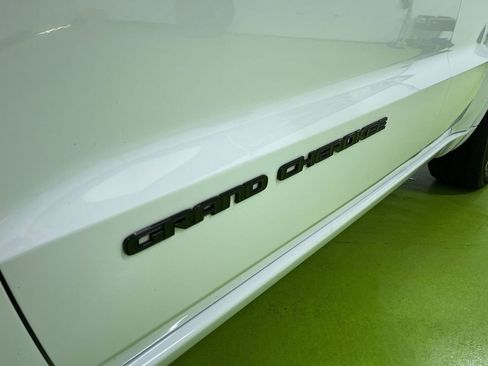 Used 2020 Jeep Grand Cherokee Altitude image 14