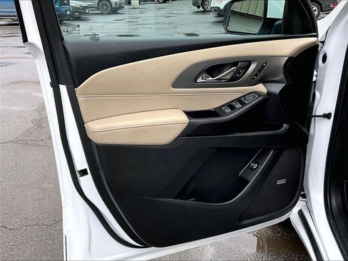 Used 2023 Chevrolet Traverse Premier image 9