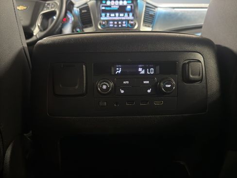 Used 2017 Chevrolet Suburban LT w/ LT Signature Package AWD/4WD image 17