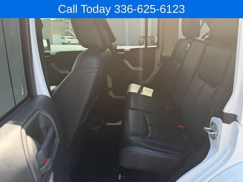 Used 2017 Jeep Wrangler Unlimited Rubicon w/ Connectivity Group AWD/4WD image 14