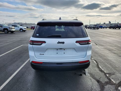 Used 2023 Jeep Grand Cherokee L Laredo image 6