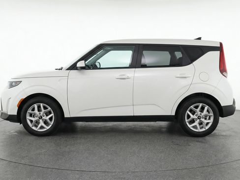Used 2025 Kia Soul LX w/ LX Technology Package image 5