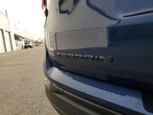 Used 2022 GMC Terrain SLT w/ Tech Package image 7