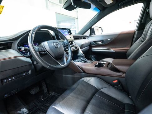 Used 2021 Toyota Venza XLE w/ Softex Package image 4