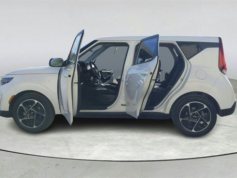 Used 2023 Kia Soul EX image 11