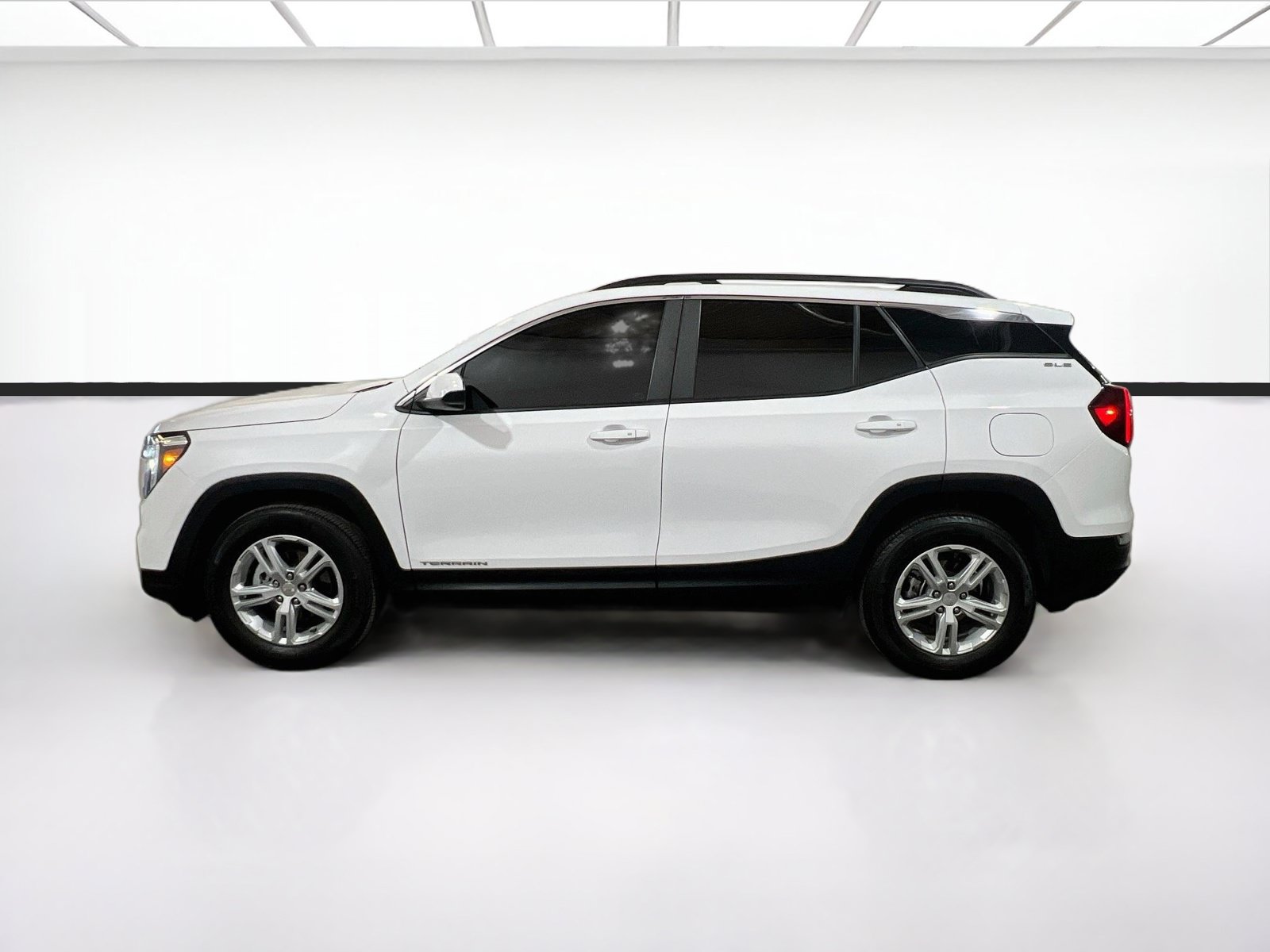 Used 2023 GMC Terrain SLE w/ Driver Convenience Package FWD image 22
