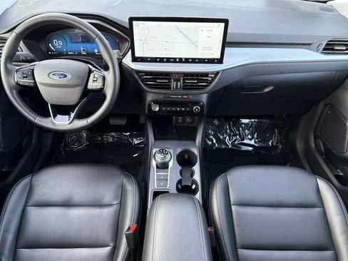 Used 2024 Ford Escape Platinum image 3