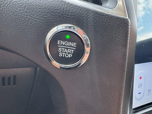 Used 2024 Ford Edge Titanium AWD/4WD image 21