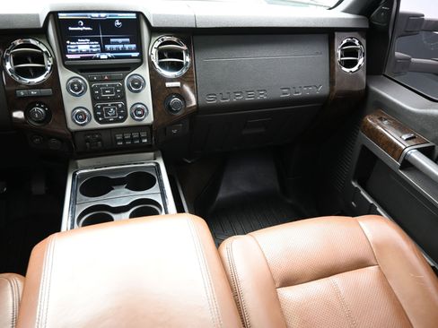 Used 2016 Ford F350 Platinum w/ FX4 Off-Road Package image 31