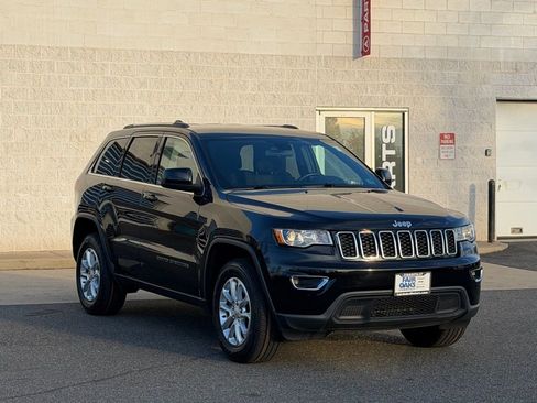Certified 2021 Jeep Grand Cherokee Laredo image 1