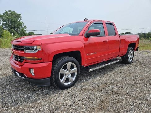 Used 2017 Chevrolet Silverado 1500 LT AWD/4WD image 3