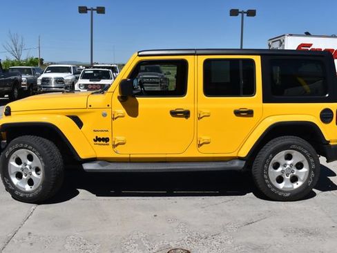 Used 2018 Jeep Wrangler Unlimited Sahara AWD/4WD image 9