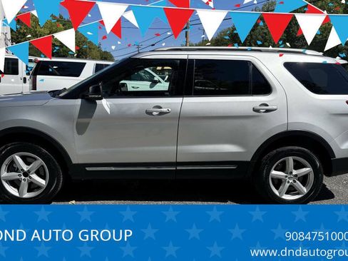 Used 2017 Ford Explorer XLT w/ Equipment Group 201A AWD/4WD image 1