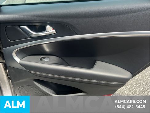 Used 2025 Genesis G70 2.5T AWD/4WD image 17