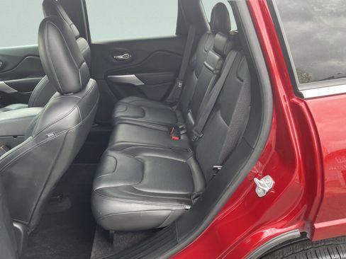 Used 2017 Jeep Cherokee Overland w/ Technology Group image 13