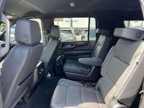 Used 2025 GMC Yukon XL Denali AWD/4WD image 11