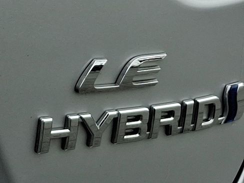 Used 2023 Toyota Corolla LE image 32